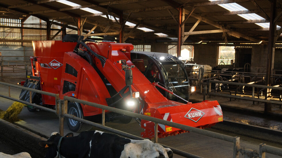 Carro miscelatore semovente per l'alimentazione zootecnica
