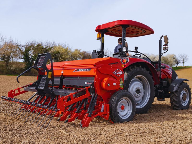 SEMINATRICE KUHN AL LAVORO IN CAMPO