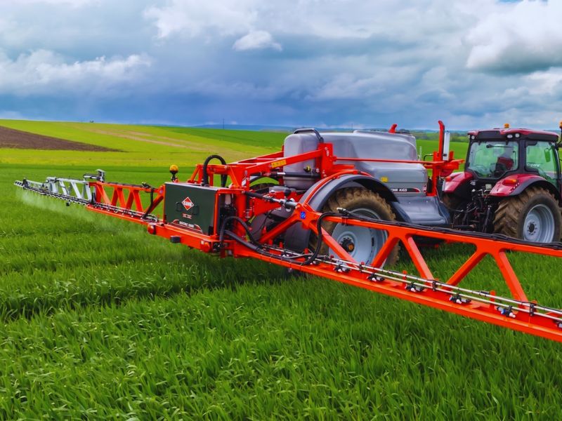 SEMINATRICE KUHN AL LAVORO IN CAMPO